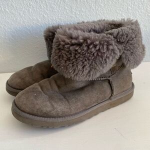 Ugg Australia Bailey Button II Sheepskin Boots Size 8